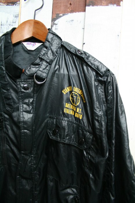 80年代 ナイロンブルゾンジャケット 古着 エポレット 黒 チンスト サイズ：S・古着屋ヘブンズドア・通販可能です。