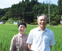 ＥＭ美味米生産者の秋田県由利本荘市の田口紘一さんと奥さん