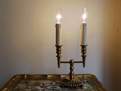 トラディショナルな2灯真鍮スタンドランプ｜アンティーク照明・ランプ｜CHELSEA antique＆decoration（チェルシー）
