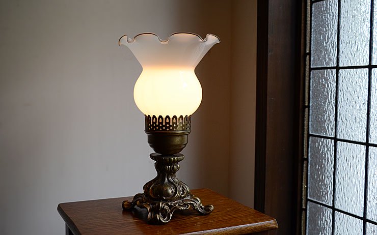 ミルクガラスシェード 真鍮テーブルランプ｜アンティーク照明・ランプ｜CHELSEA antique＆decoration（チェルシー）