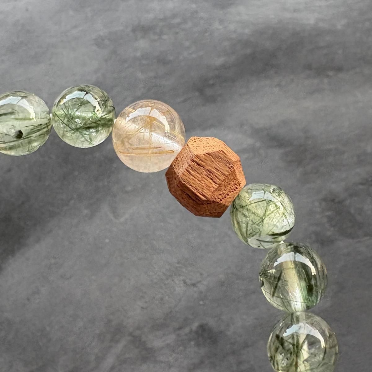 天然アクチノライト・イン・クォーツバングル（緑閃石）鑑別書付②グリーンルチル 天然アクチノライト・イン・クォーツバングル（緑閃石）鑑別書付②