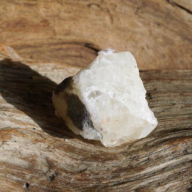 ロシア産フェナカイト原石1 - 天然石ショップ「ワイオリ