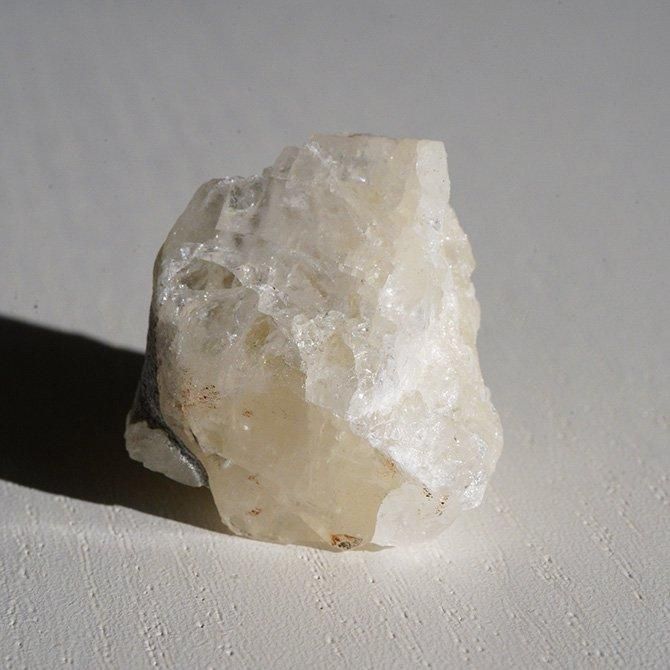 ロシア産フェナカイト原石1 - 天然石ショップ「ワイオリ