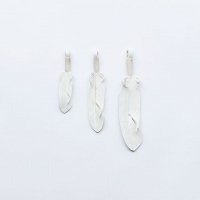 Rooster King & co. ͽCarving Feather Charm - White 6,600-  13,200-