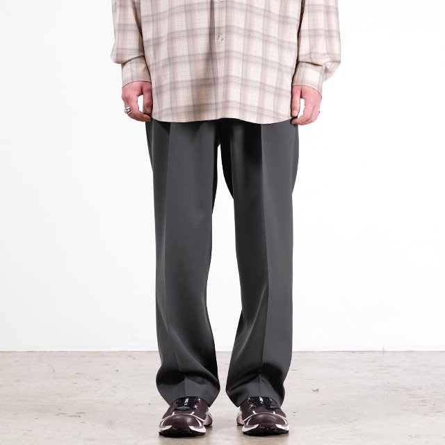 LIGHT WOOL MAX GABARDINE TWO-TUCK SLACKS | オーラリー TWO-TUCK