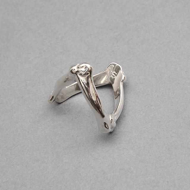 TAKAHIROMIYASHITATheSoloist. bone shaped victory ring. #silver [sa