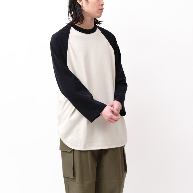 blurhms Co/Silk Nep Baseball Raglan Tee #Ivory-BODY×BlackNavy ...