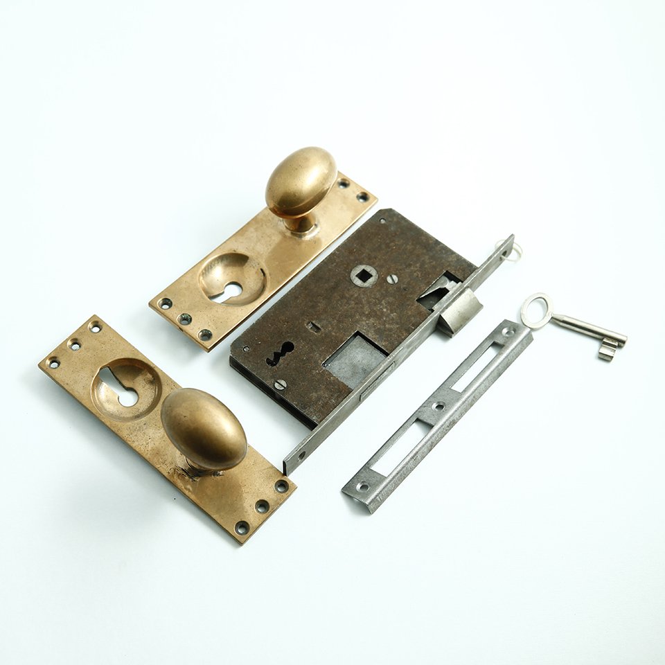 レバー形　真鍮ドアノブセット　鍵付き　アンティーク　英国アールデコ期　bk47 - アンティーク&オールディーズ　オンラインストア