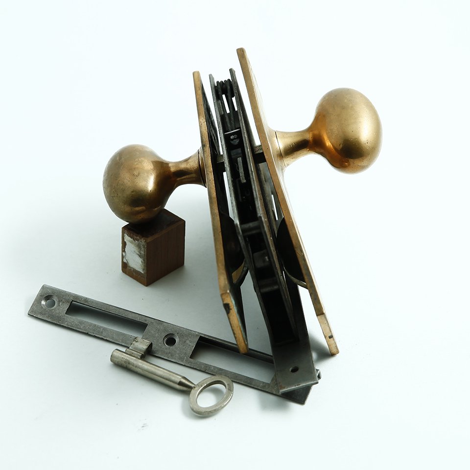 レバー形 真鍮ドアノブセット 鍵付き アンティーク 英国アールデコ期