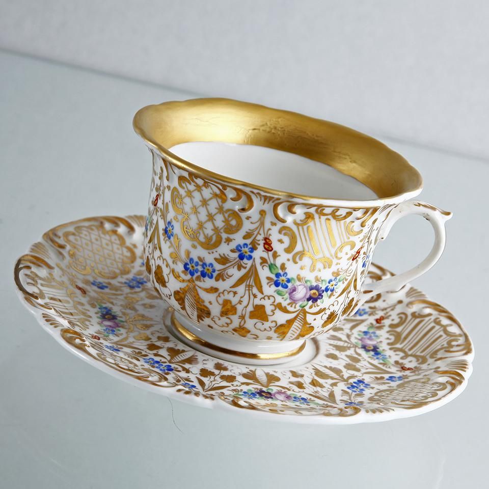D757 】 超名品 明治期三川内焼 陽刻美人花々文卵殻手カップ&ソーサー D757 】 超名品 明治期三川内焼 陽刻美人花々文卵殻手カップ&ソーサー