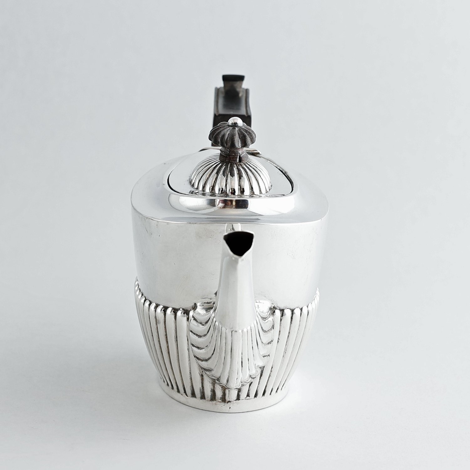 純銀のティーポット　ウィリアム・ヘンリー・レザー社　紅茶　1900年代　英国アンティーク　バーミンガム - アンティーク&オールディーズ　 オンラインストア
