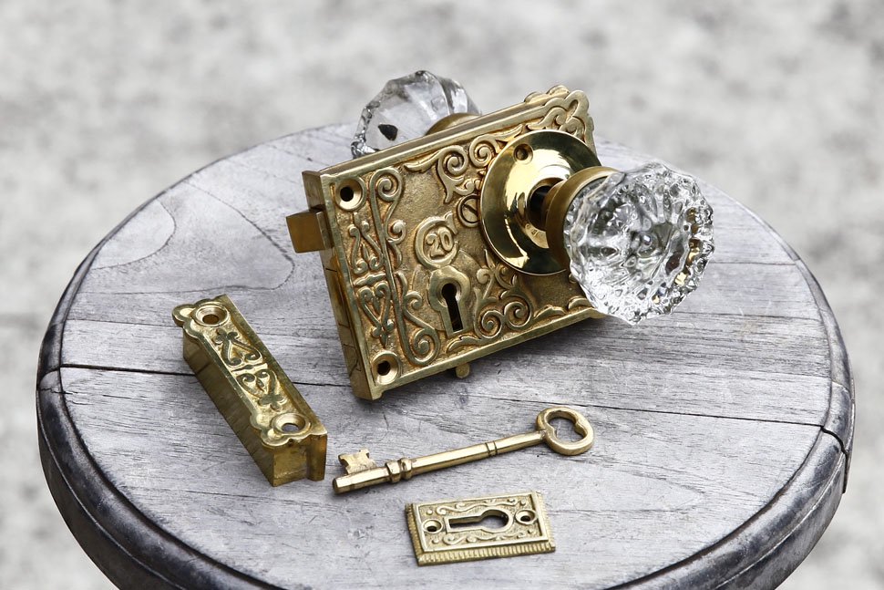 2021年最新海外 アンティーク金物 真鍮レトロ 円形鍵穴プレート30ｍｍ ドア用金具 キーホール 洋館 古民家