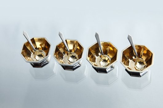 純銀のスパイスマネージ　小さな調味料入れ　スプーン付き　4セット　18世紀　フランス・ブルボン朝期 - アンティーク&オールディーズ　オンラインストア