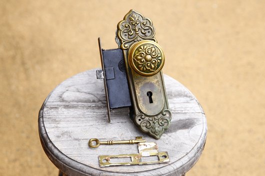 アンティーク 英国ヴィクトリア王朝期の真鍮ドアノブセット 鍵付き 玄関 店舗ドアなどに Bk19 2 アンティーク オールディーズ オンラインストア