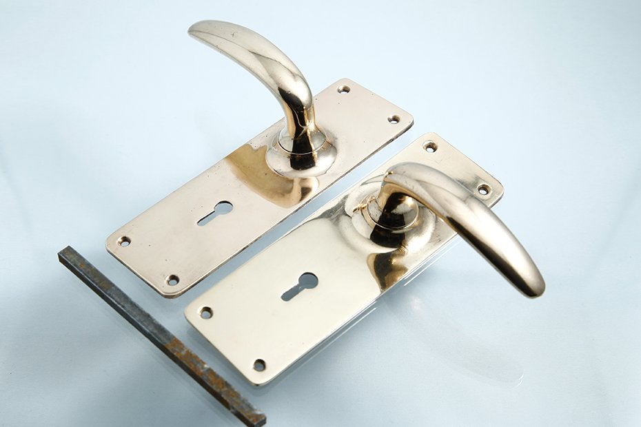 アンティーク 真鍮のドアノブ レバー形 鍵穴あり 英国 複数在庫あり 