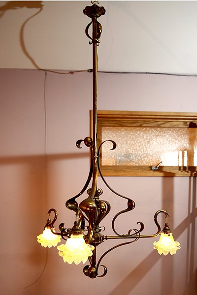 1900年代アールヌーヴォー期 ワセリンガラスと真鍮の3灯シャンデリア