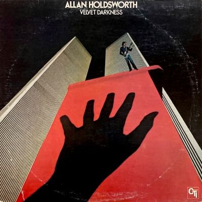 <img class='new_mark_img1' src='https://img.shop-pro.jp/img/new/icons5.gif' style='border:none;display:inline;margin:0px;padding:0px;width:auto;' />ALLAN HOLDSWORTH - VELVET DARKNESS (LP) (VG/VG)