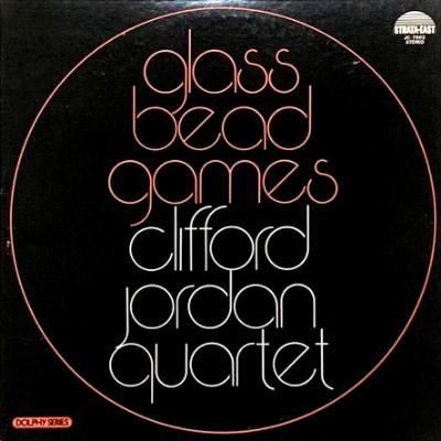 <img class='new_mark_img1' src='https://img.shop-pro.jp/img/new/icons5.gif' style='border:none;display:inline;margin:0px;padding:0px;width:auto;' />CLIFFORD JORDAN QUARTET - GLASS BEAD GAMES (LP) (JP) (EX/VG+)