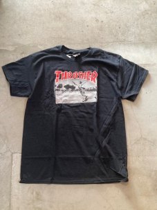 <img class='new_mark_img1' src='https://img.shop-pro.jp/img/new/icons5.gif' style='border:none;display:inline;margin:0px;padding:0px;width:auto;' />THRASHER  Jake Dish Tシャツ