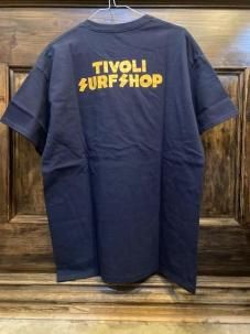 <img class='new_mark_img1' src='https://img.shop-pro.jp/img/new/icons5.gif' style='border:none;display:inline;margin:0px;padding:0px;width:auto;' />Psicom "TIVOLI SURFSHOP" Pocket Tee NAVY