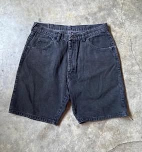 <img class='new_mark_img1' src='https://img.shop-pro.jp/img/new/icons5.gif' style='border:none;display:inline;margin:0px;padding:0px;width:auto;' />WRANGLER BLACK DENIM SHORTS (USED)