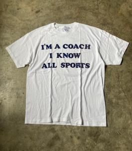 <img class='new_mark_img1' src='https://img.shop-pro.jp/img/new/icons5.gif' style='border:none;display:inline;margin:0px;padding:0px;width:auto;' />s "I'M A COACH I KNOW ALL SPORTS" T (VINTAGE)