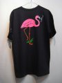 THE GOOD WORTH åɥ FLAMINGO TEE BLACK