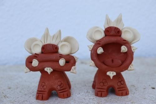 ぴー　シーサー玉抱き　白 Amazon.co.jp: シーサー 玉抱き 白 陶器 置物 : ホーム＆キッチン