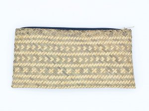 【蔵出し市】天然素材の手編みポーチ