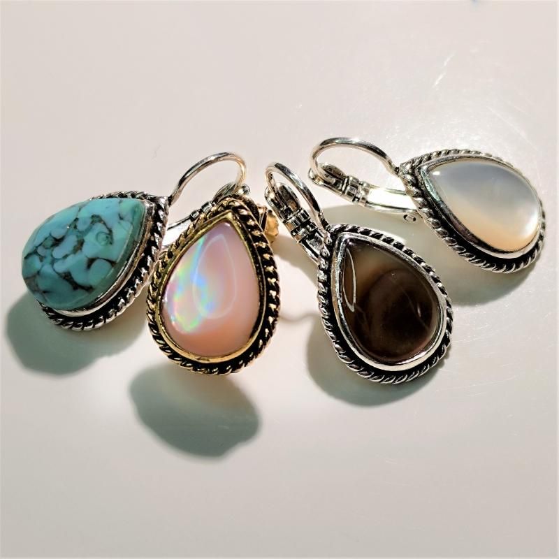 UNE LIGNE ティアドロップ 白蝶貝 ピアス/イヤリング - AMARO
