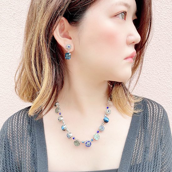 AMARO Navy ピアス - AMARO | Valeo オンラインショップ