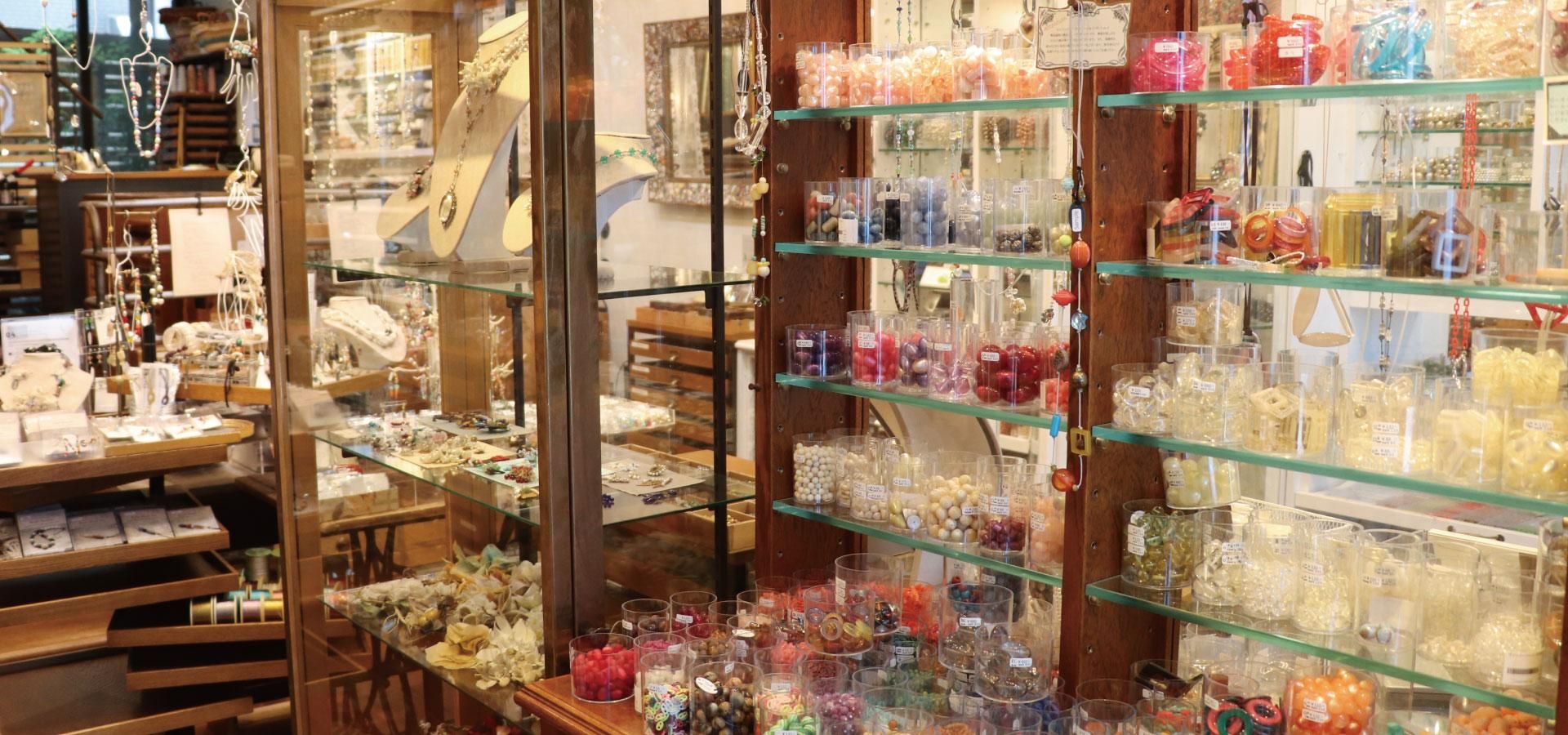 Necklace-necklace 世界各地から見つけてきた装飾素材のセレクト