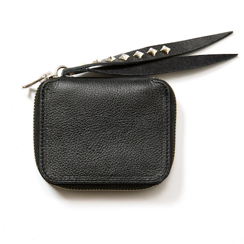 <img class='new_mark_img1' src='https://img.shop-pro.jp/img/new/icons5.gif' style='border:none;display:inline;margin:0px;padding:0px;width:auto;' />CALEE_[ޥå]PLANE LEATHER ZIP MULTI WALLET STUDS CHARM