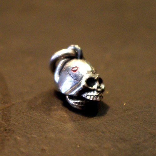 <img class='new_mark_img1' src='https://img.shop-pro.jp/img/new/icons46.gif' style='border:none;display:inline;margin:0px;padding:0px;width:auto;' />WEIRDO_SOUVENIR SKULL-TOP(SILVER)