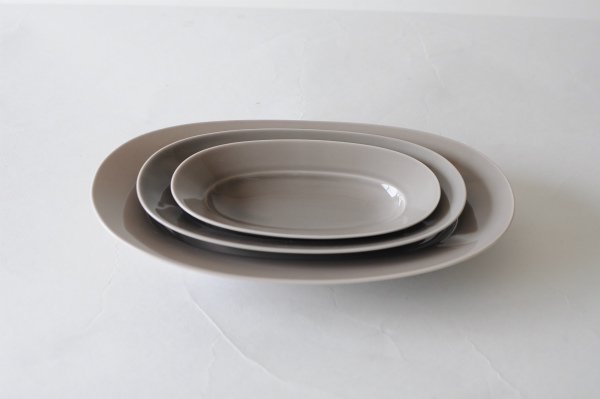 Oval Plate S | yumiko iihoshi porcelain - Less web store