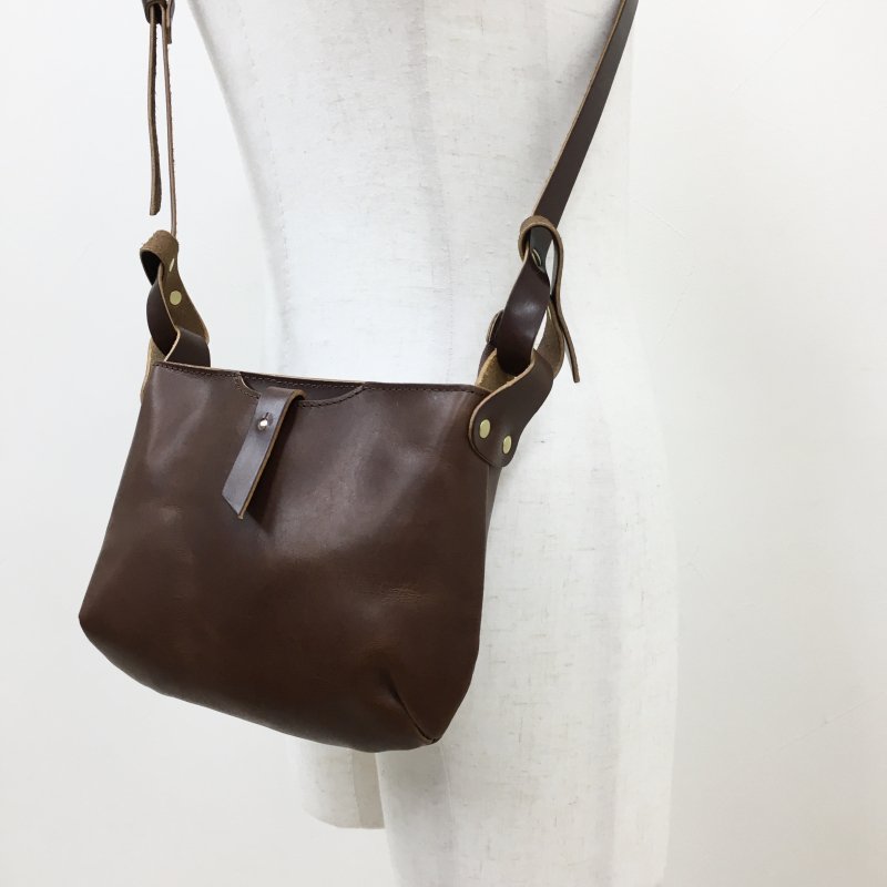 SLOW herbie -latch shoulder bag(BLACK/RED BROWN) - have a golden day!