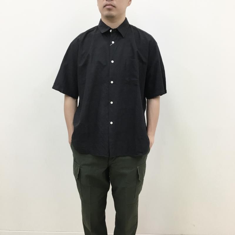  MANUAL ALPHABETBET JACQUARD LOOSE FIT B/C S/S SHT(BLACK) 