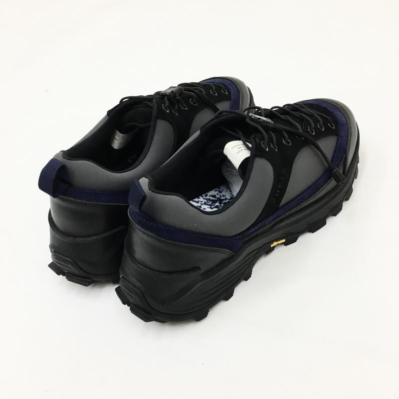  yuers LEAVES  TRAKING SHOES (BLACK)