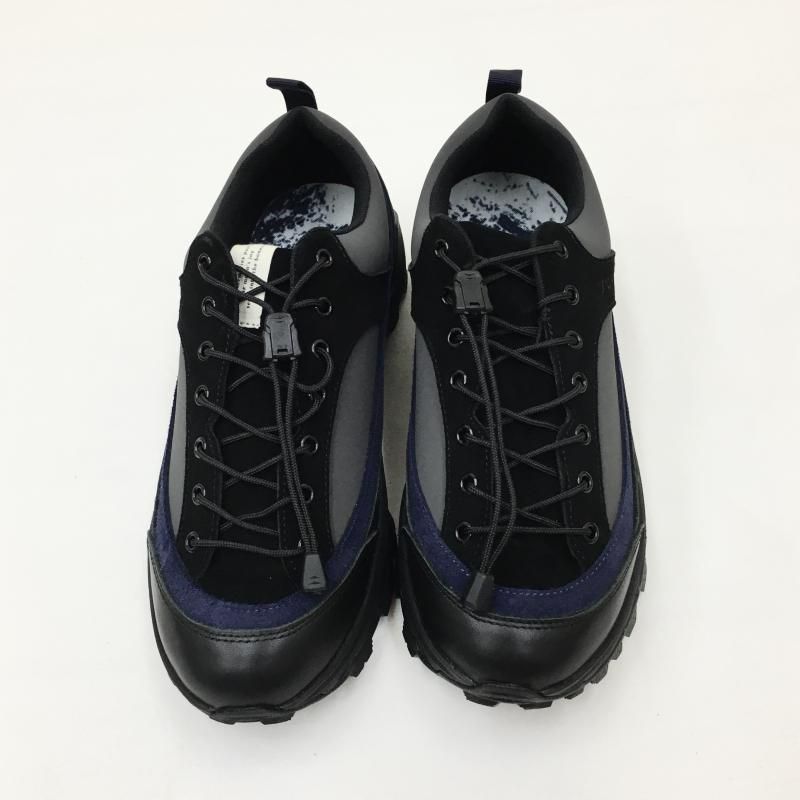  yuers LEAVES  TRAKING SHOES (BLACK)