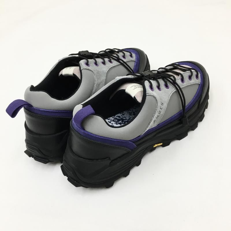  yuers LEAVES  TRAKING SHOES (GRAY)