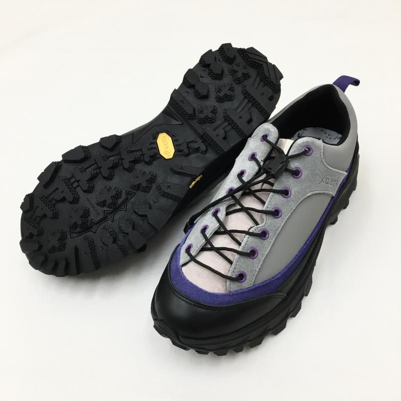  yuers LEAVES  TRAKING SHOES (GRAY)