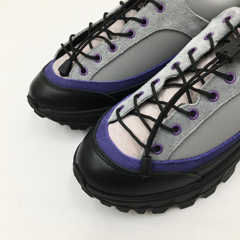  yuers LEAVES  TRAKING SHOES (GRAY)