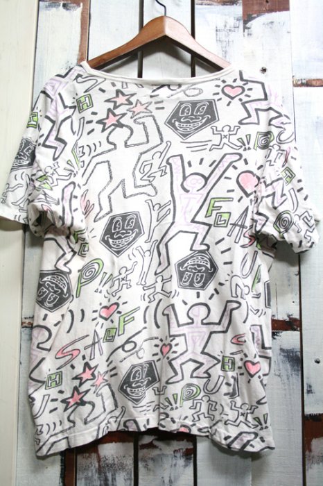 Keith Haring【キースへリング】総柄Tシャツです。ポップなデザインが