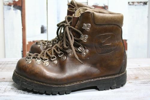 80年代のSCARPA 【スカルパ】マウンテンブーツ中古です。カラーは