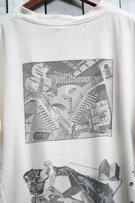 90年代 ビンテージ Tシャツ M.C.ESCHER（マウリッツ・コルネリス・エッシャー）プリントTシャツ ANDAZIA ホワイト 白  アートTシャツ 古着 サイズ・L ビンテージ古着通販 古着屋ヘブンズドア