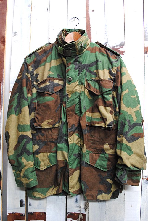 古着　80年代　M65ジャケット　迷彩柄　オリーブ　ウッドランドカモ　83年製　スモール　ショート