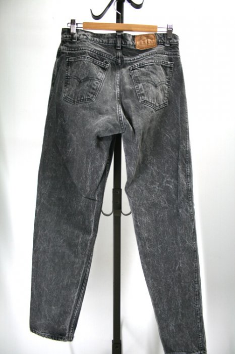 80年代 Levis（リーバイス） ケミカルウォッシュブラックデニムパンツ 古着 - ビンテージ古着通販 Tシャツやブーツなど取り揃え