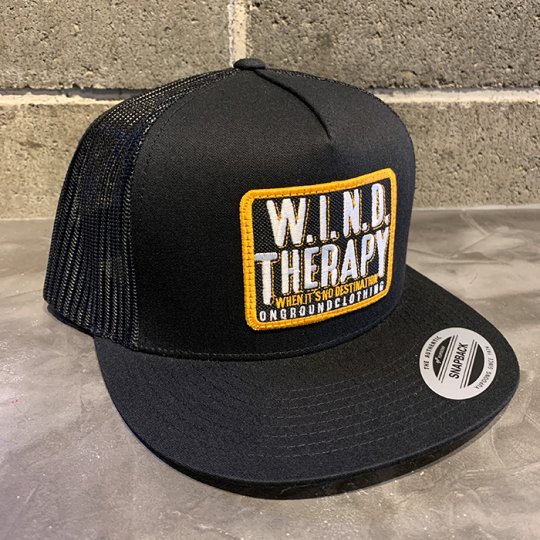 ONGROUNDCLOTHING【W.I.N.D. Therapy】 Trucker Snapback　メッシュキャップ　ブラック/ゴールド