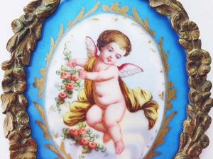優美 セーヴルスタイル 陶板天使紋 家具の装飾美