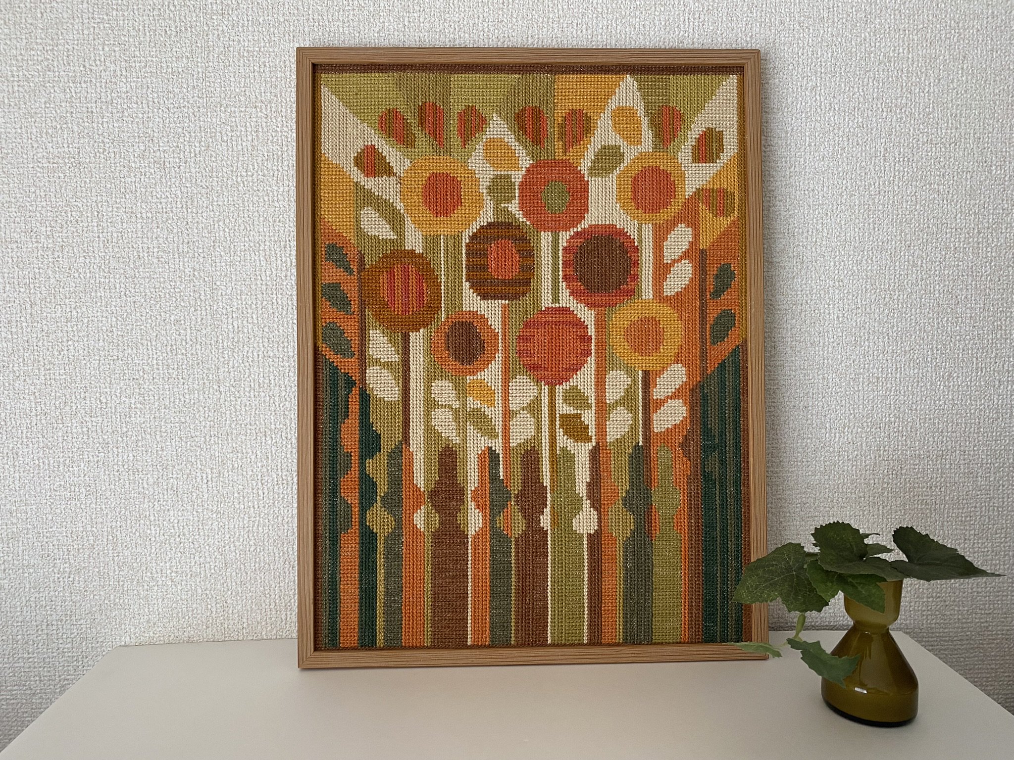 ツヴィスト刺繍の壁掛け お花の幾何学デザイン - 北欧ビンテージ 